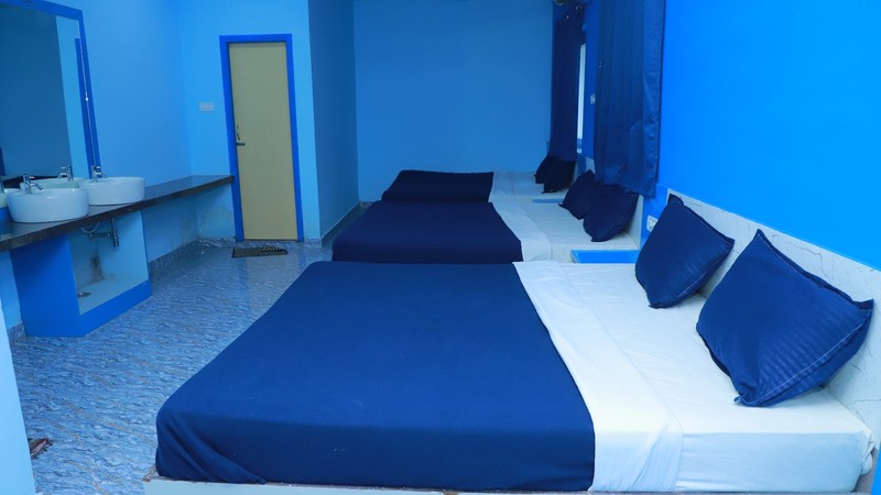 6 Bed  Room - Murali Inn